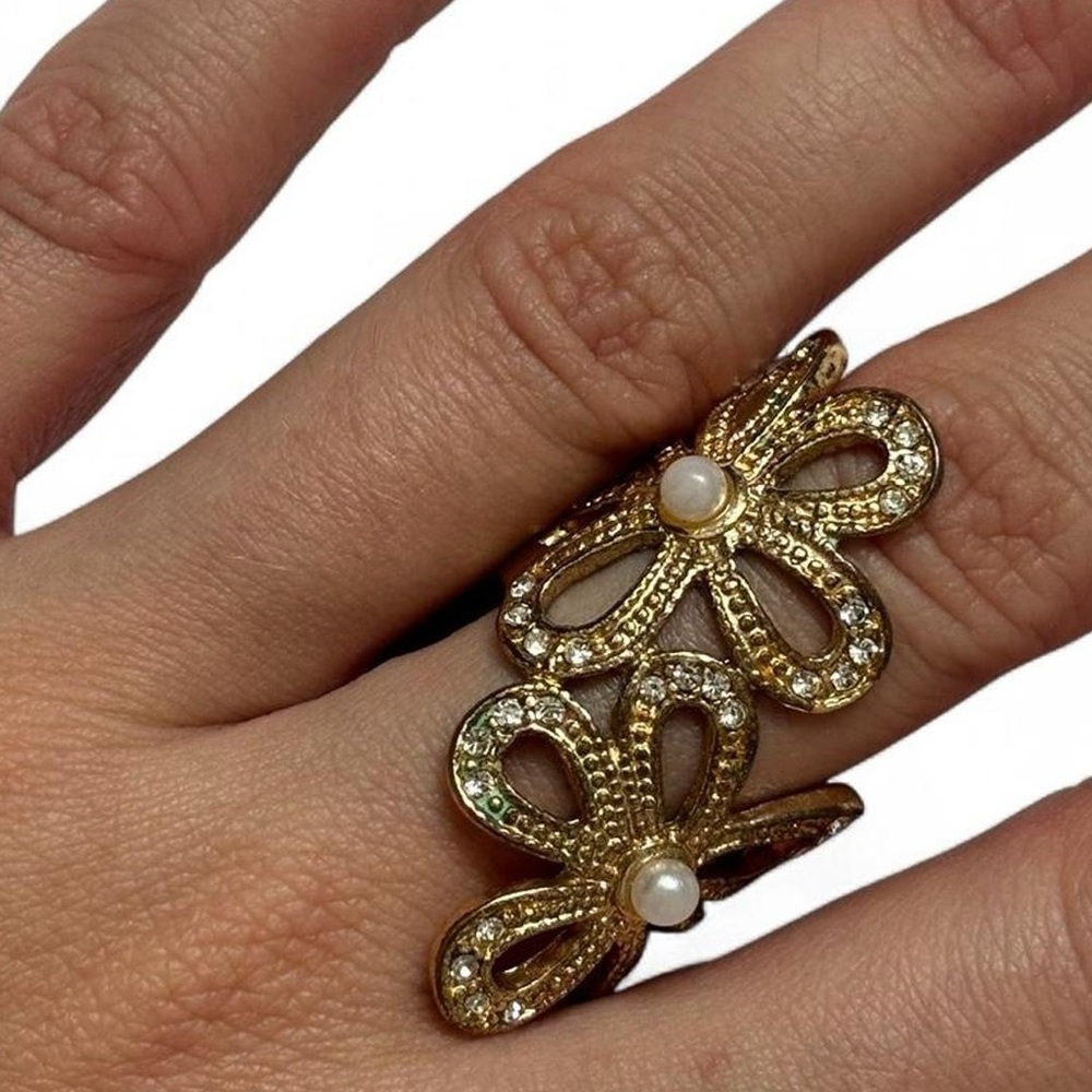 vintage flower pearl asymmetrical gold ring